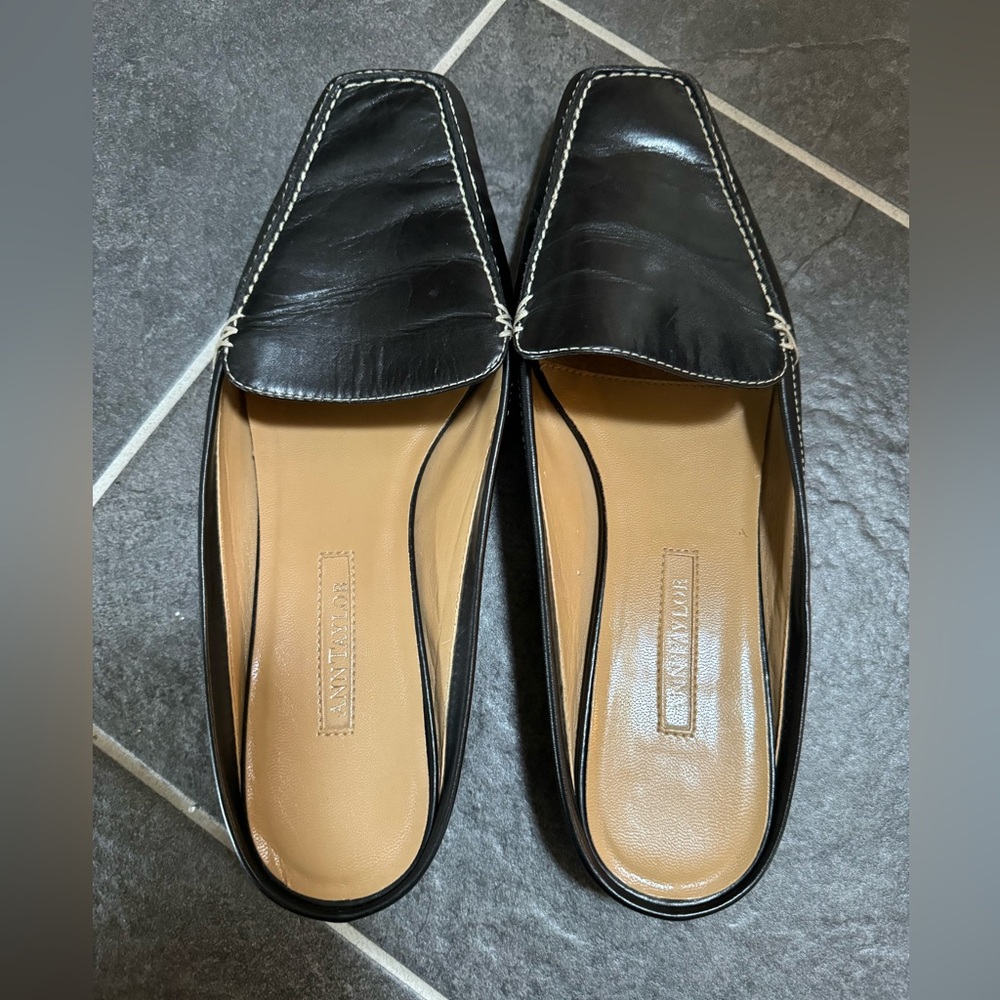 Ann Taylor black flats